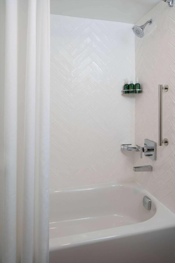 Sonesta Simply Suites Falls Church Exterior photo